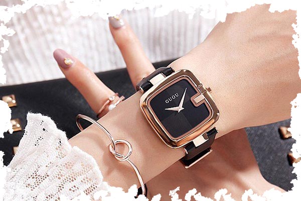 عدم استفاده از دستبند و النگو پر زرق و برق