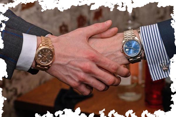 نحوه قرارگیری دستبند و ساعت بر روی مچ