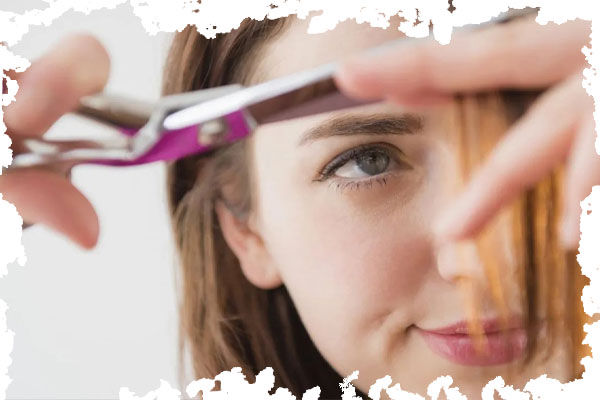 کوتاه کردن موها به حالت باب در خانه