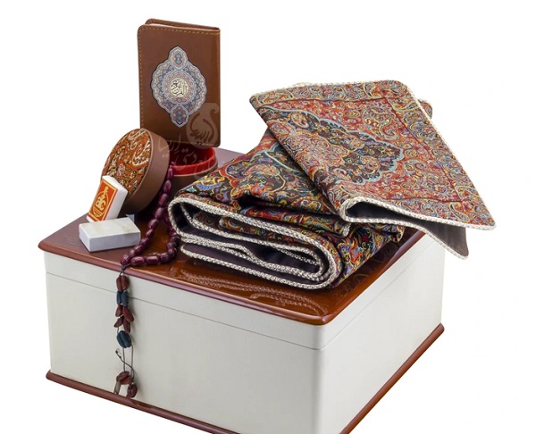 ست هدیه مذهبی (قرآن، جانماز، تسبیح و…)