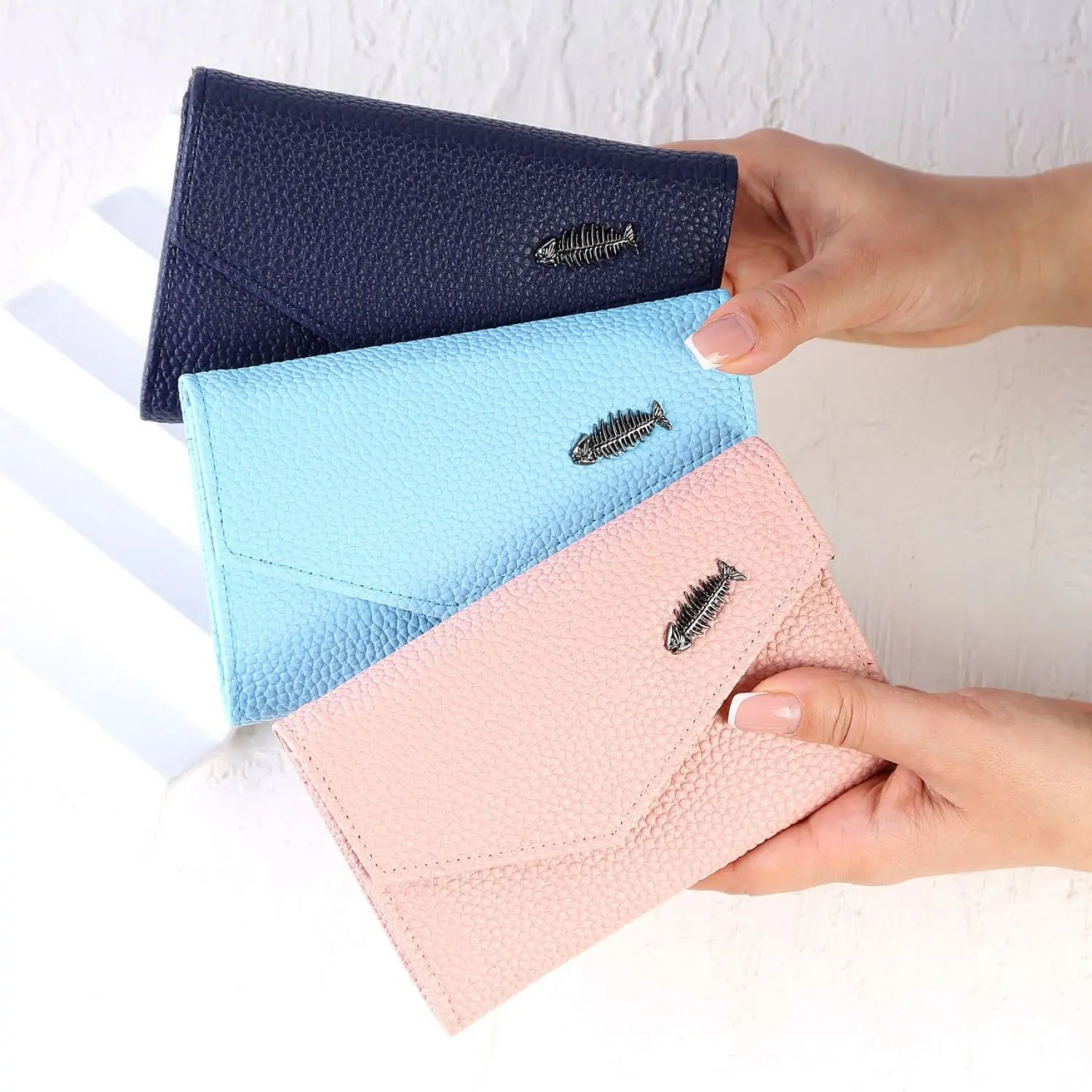 کیف پول طرح چرم لوگو ماهی